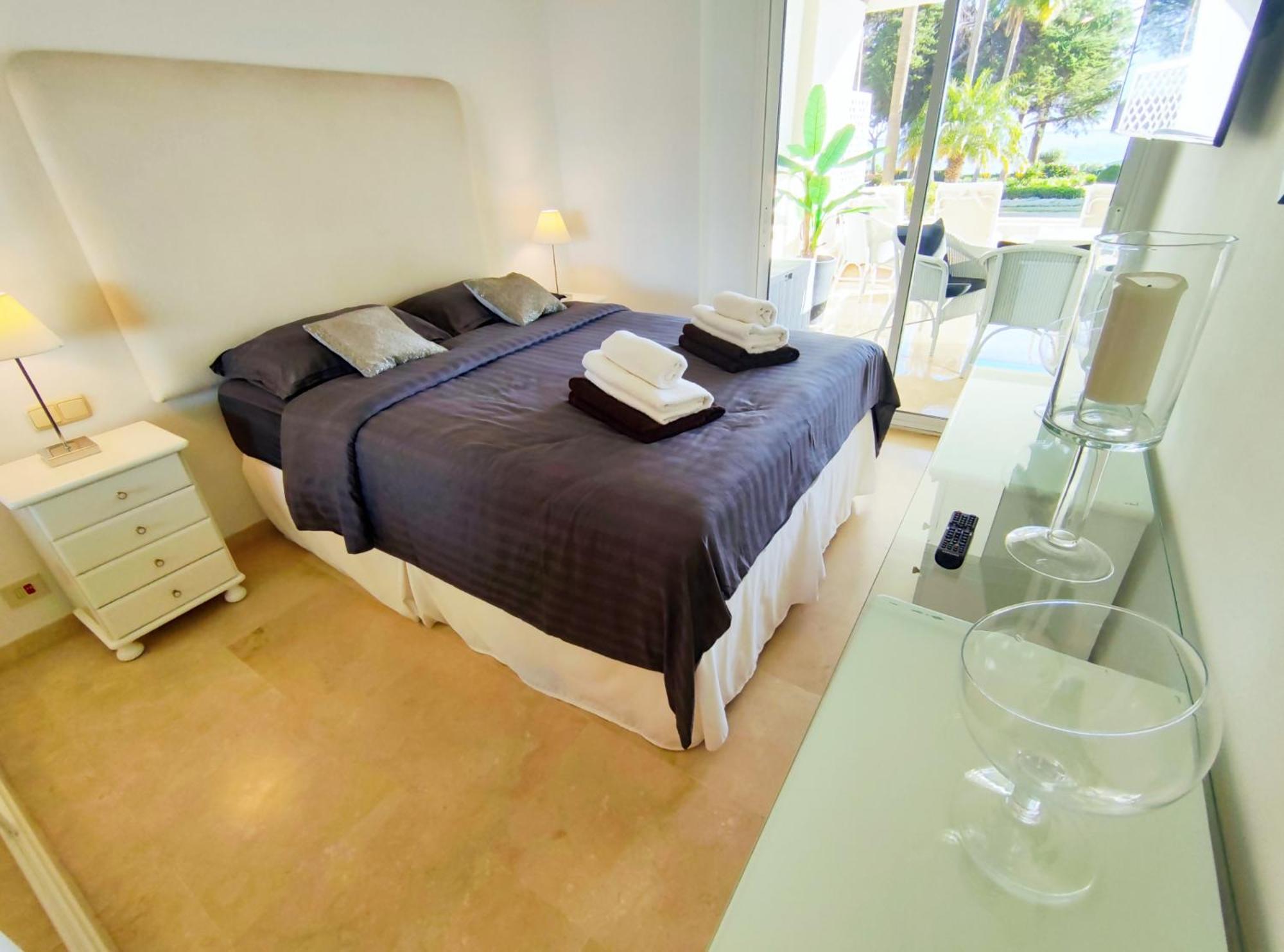 Luxury Frontline Residence Ehhouse Estepona Exteriör bild