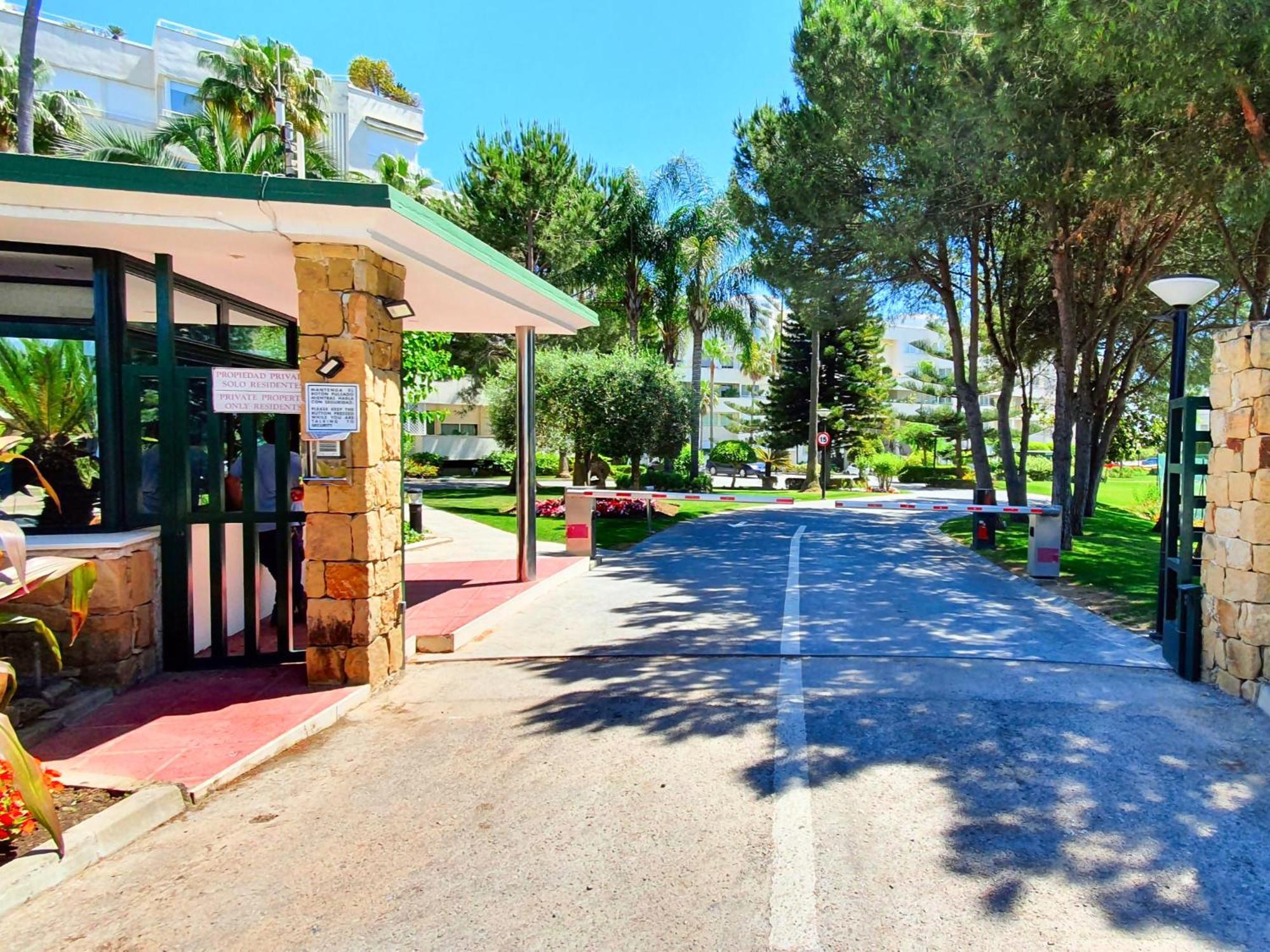 Luxury Frontline Residence Ehhouse Estepona Exteriör bild